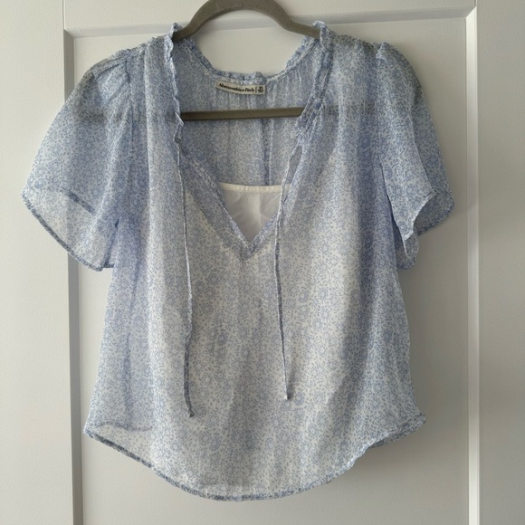 Abercrombie & Fitch Light Blue Tie Front Chiffon Top size XS - Picture 2 of 5